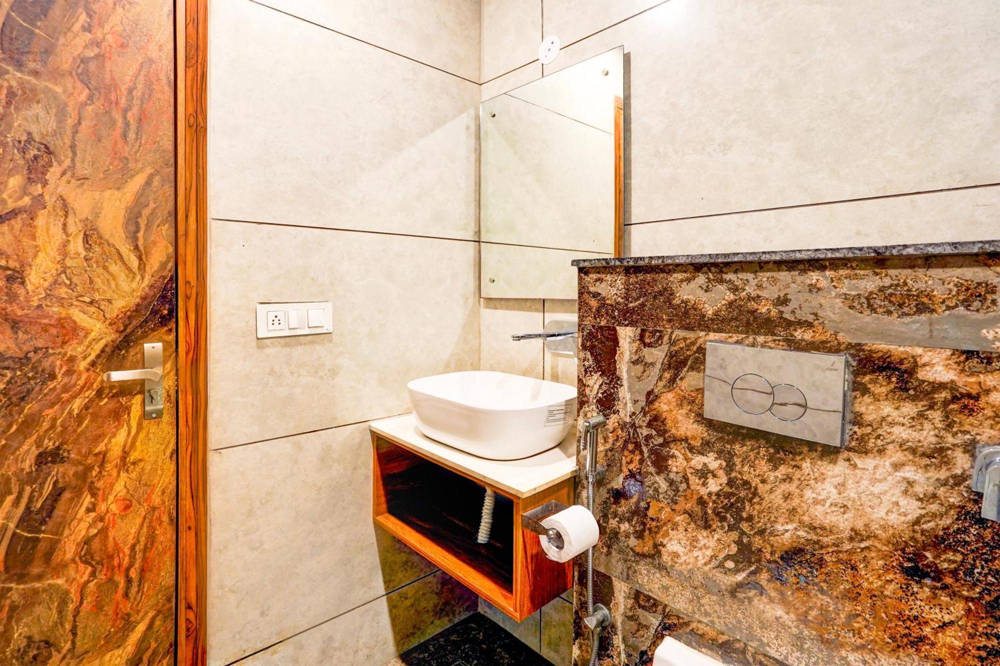 Ssd Tork Plaza Near Igi Airport Delhi 4*